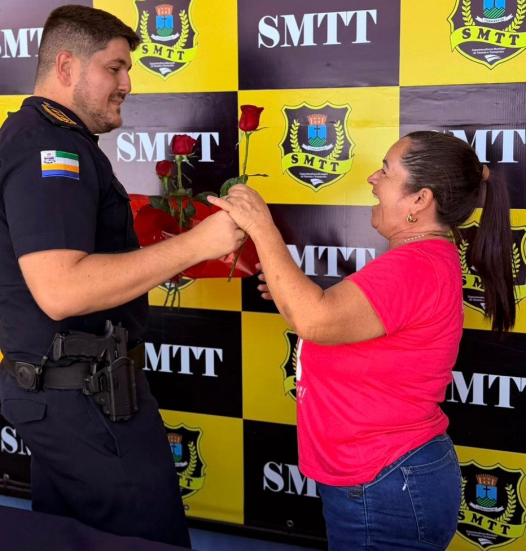 SMTT e Guarda Municipal realizam blitz educativa em alusão ao Mês da Mulher e homenageiam as profissionais que atuam nos órgãos