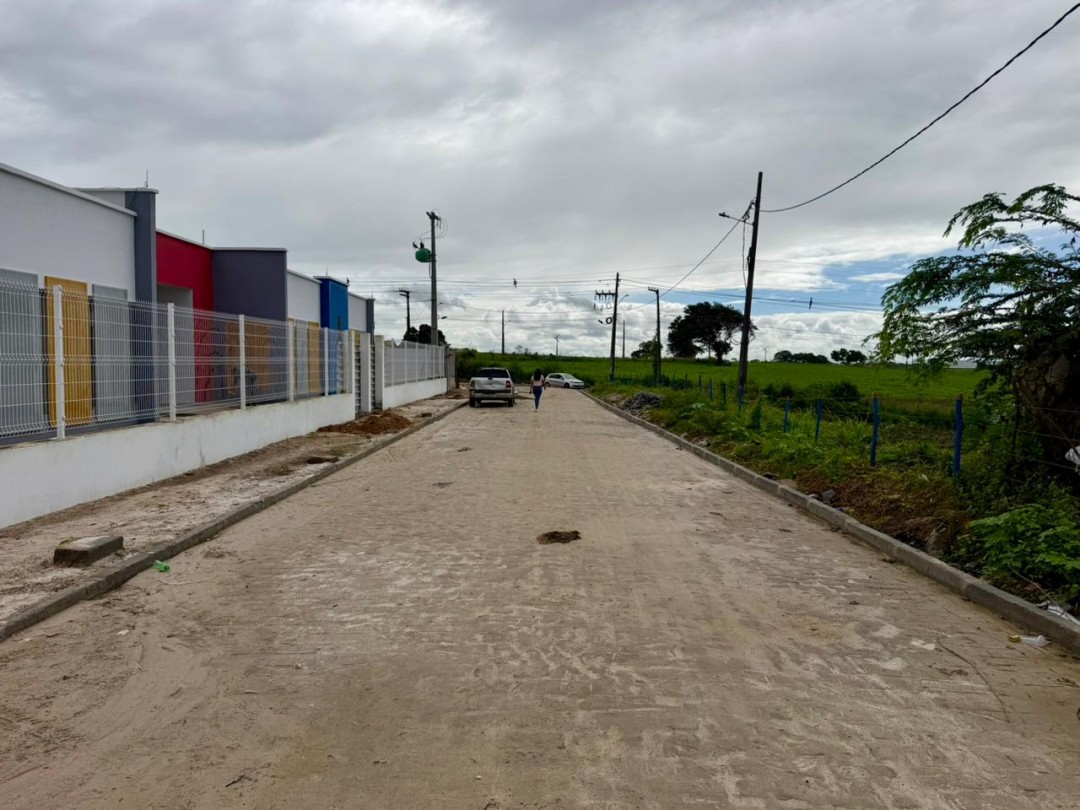 Pavimentação a paralelepípedo de várias ruas do Bairro Queimadas, em Itabaiana, está quase finalizada
