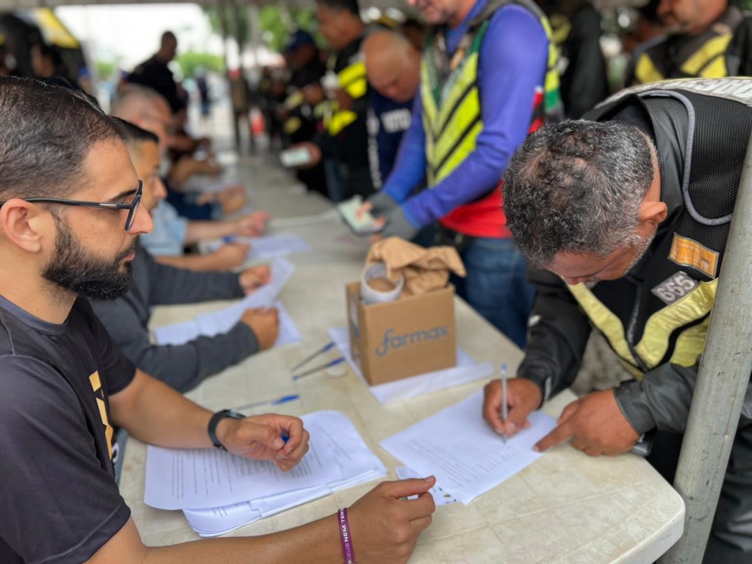 Prefeitura de Itabaiana entrega mais de 300 kits contendo itens fundamentais para os mototaxistas que atuam na cidade
