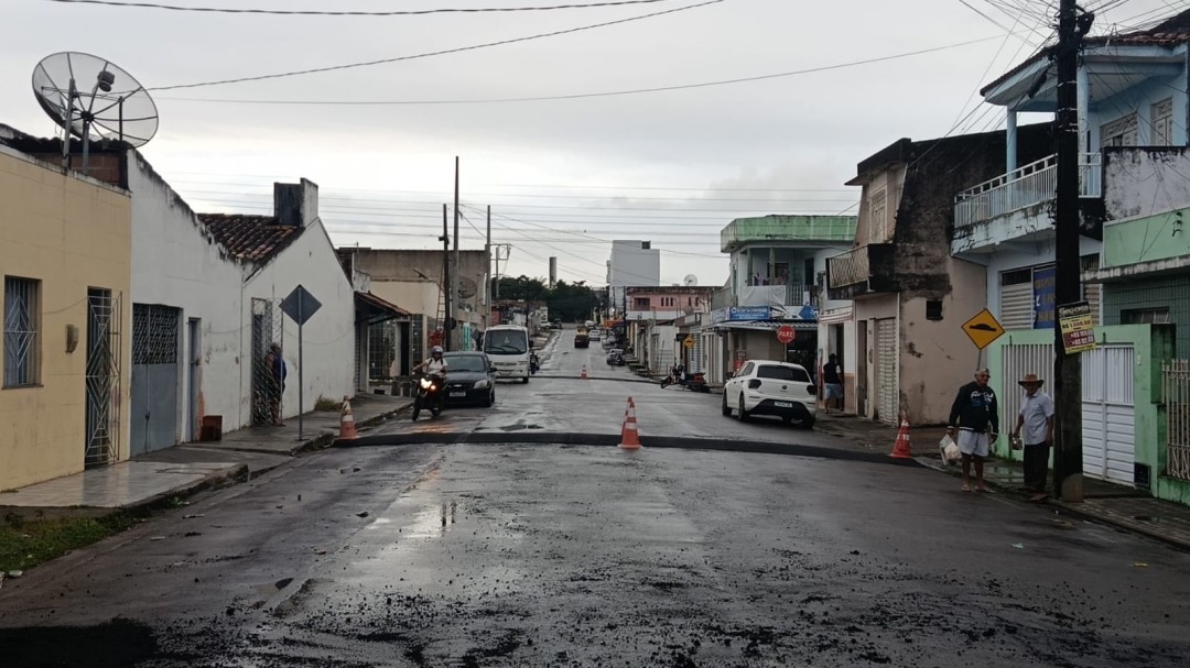 SMTT de Itabaiana instala quebra-molas em ruas de grande movimento com o objetivo de reforçar a segurança no trânsito