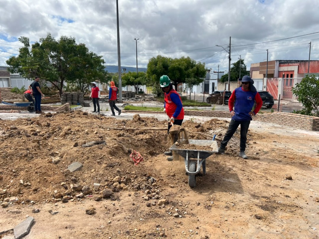 Prefeitura de Itabaiana realiza revitalização da Praça Manoel de Oliveira Santos, no bairro Oviêdo Teixeira