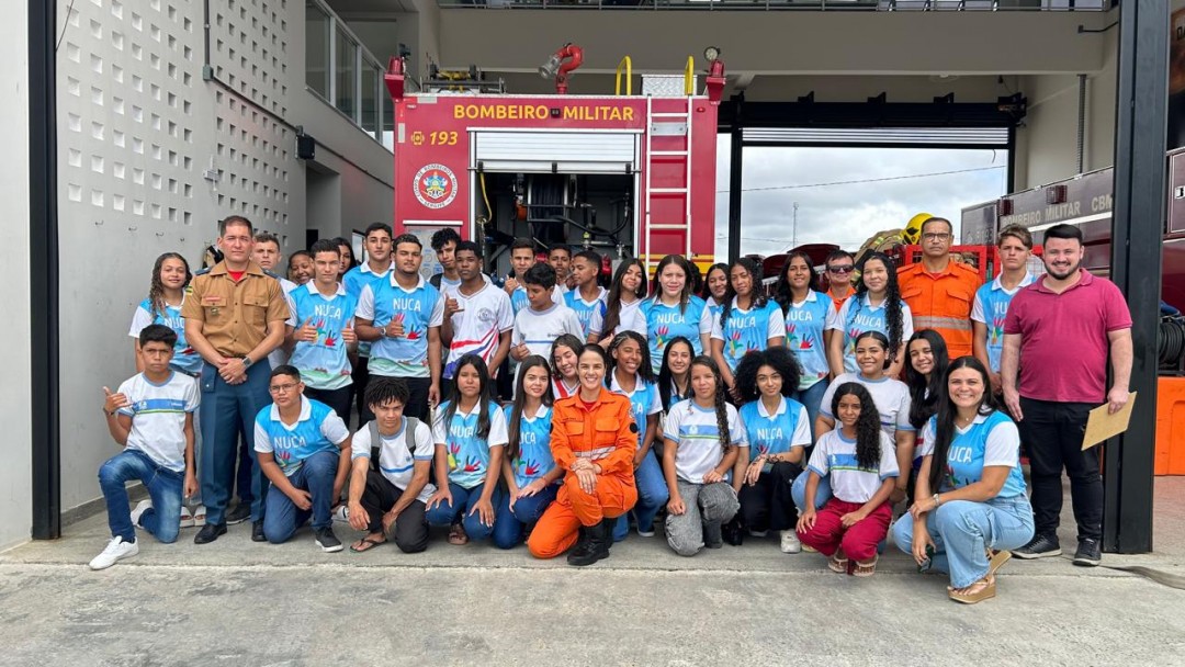 CMDCA e Associação Transformando Futuros levam integrantes do NUCA para conhecer o Quartel do Corpo de Bombeiros, em Itabaiana