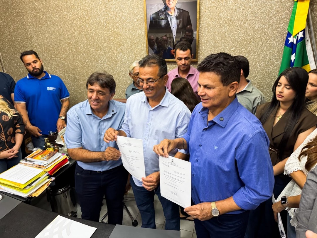 Prefeito Zequinha da Cenoura empossa Valmir de Francisquinho como secretário-geral de Governo e Adailton Sousa como secretário de Administração de Itabaiana